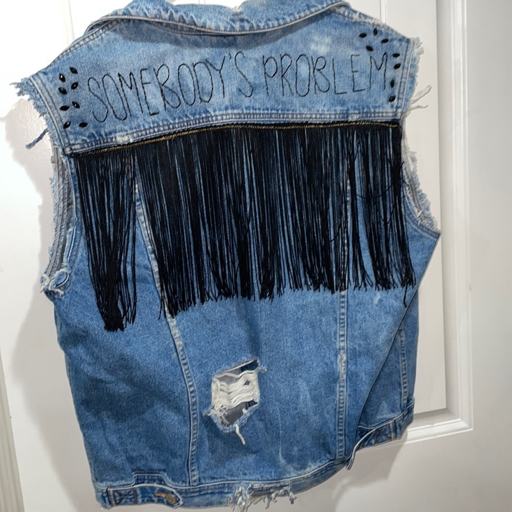 🌟Morgan Wallen “Somebody’s Problem” Sleeveless Jean Jacket🌟
